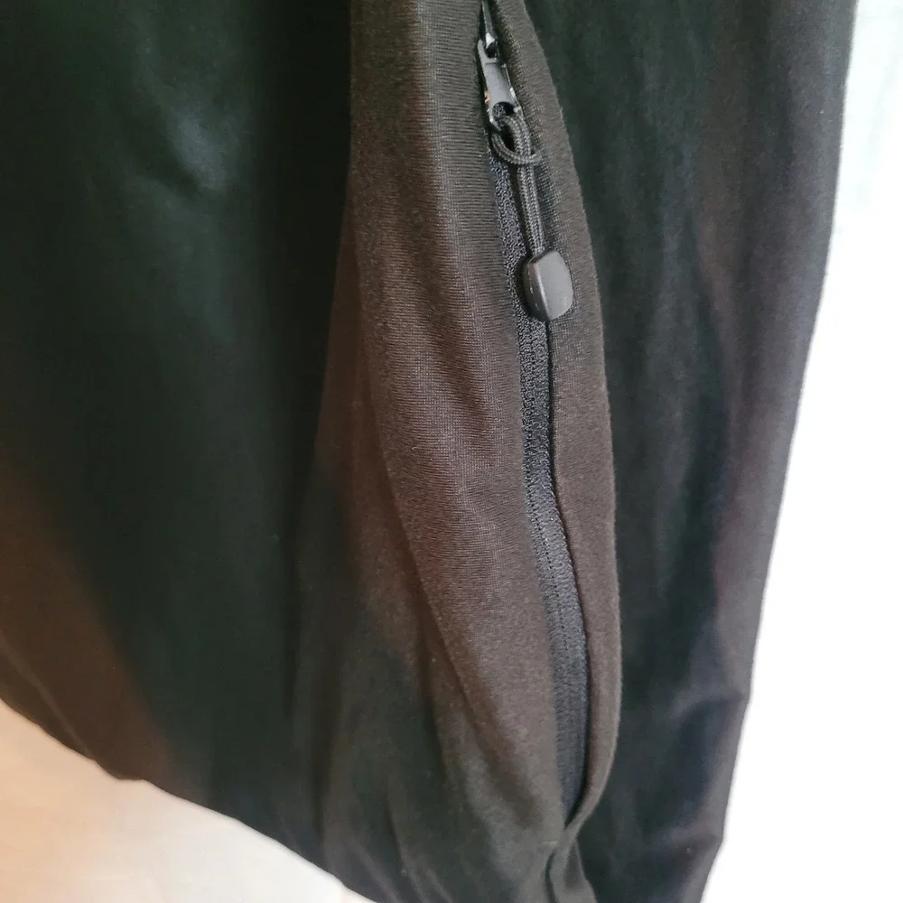 Beyond Yoga Infinity Scarf Black Hidden Zipper Pocket Travel Activewear Cozy